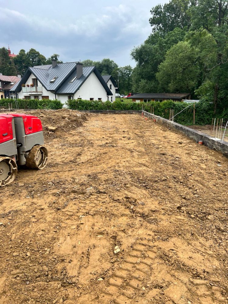 Wynajem Maszyn Dubiecko, Wynajem Koparki Dubiecko Utwardzanie Terenu