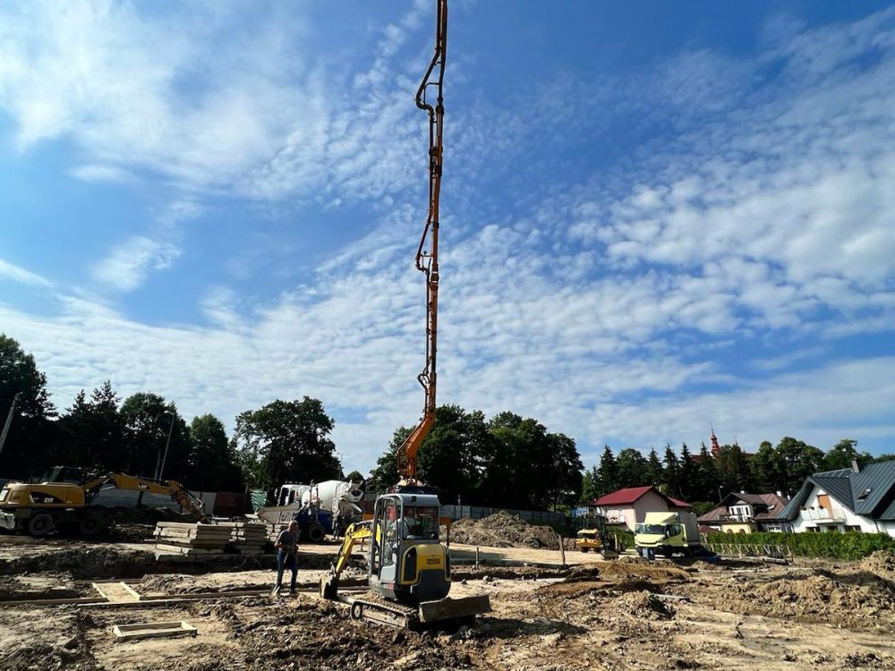 Wylewanie płyt fundamentowych w Dubiecku